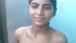 მორცხვი ქერა მოზარდი ...